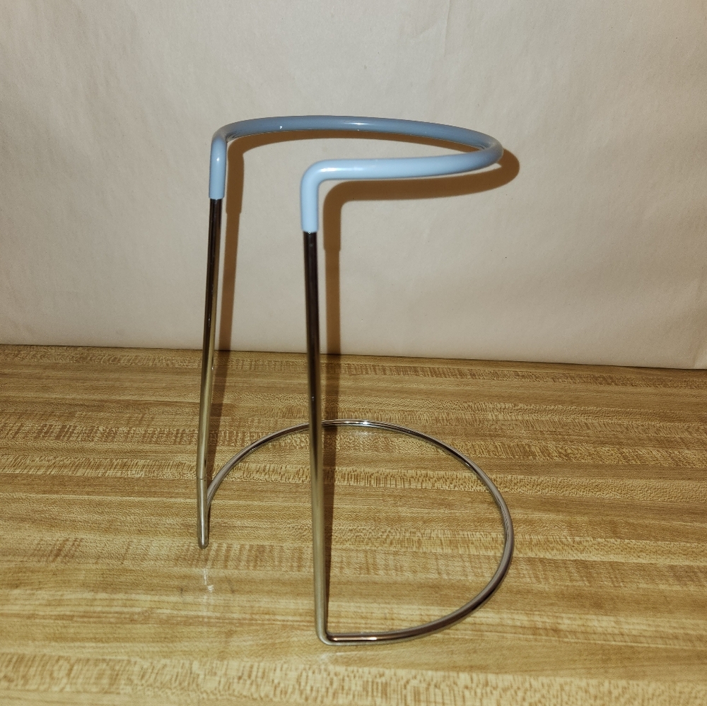 Glass Decanter with Stand and Stopper - Picture 4 of 7